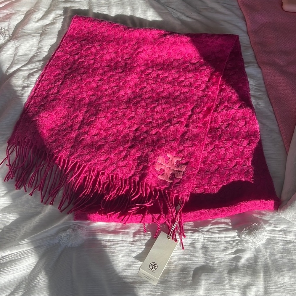 *Never Been Worn/New With Tags* Tory Burch Whip Stitch T Scarf